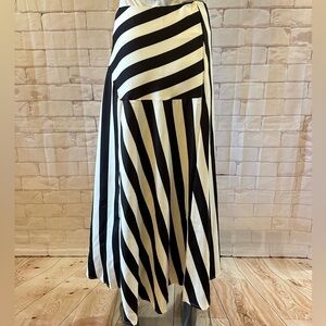 Chic Asymmetrical Black and White Striped Skirt